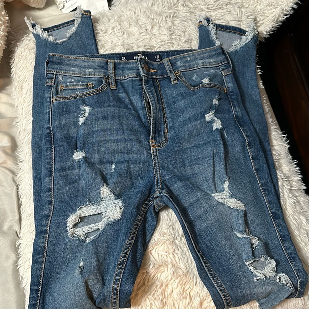 Cute Hollister ripped jeans💙